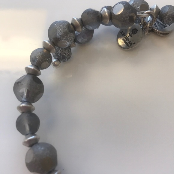 Beaded wrap - Picture 3 of 3